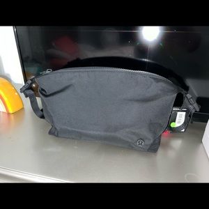 Lululemon command the day bag nwt
